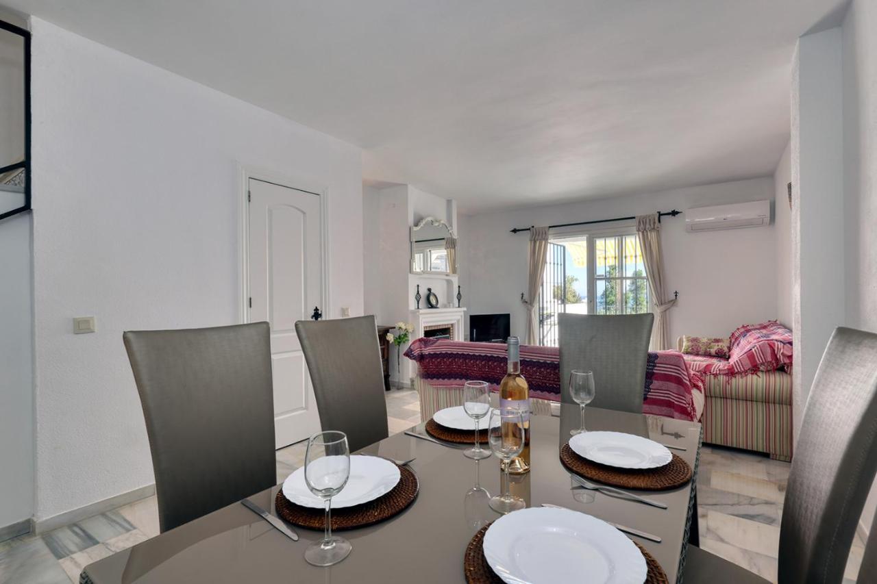 Quaint 2 Bedroom Townhouse With Pool Close To Sea! Benalmádena Exteriör bild