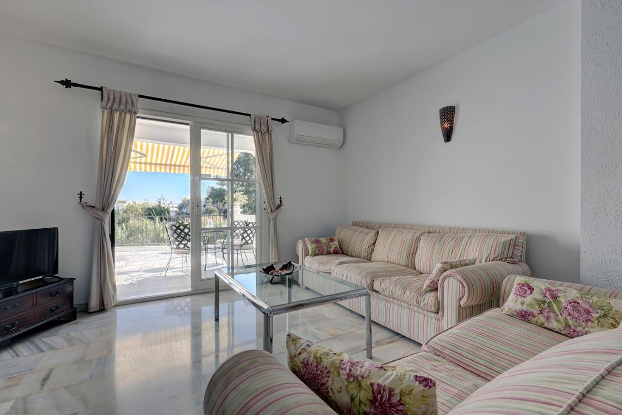 Quaint 2 Bedroom Townhouse With Pool Close To Sea! Benalmádena Exteriör bild