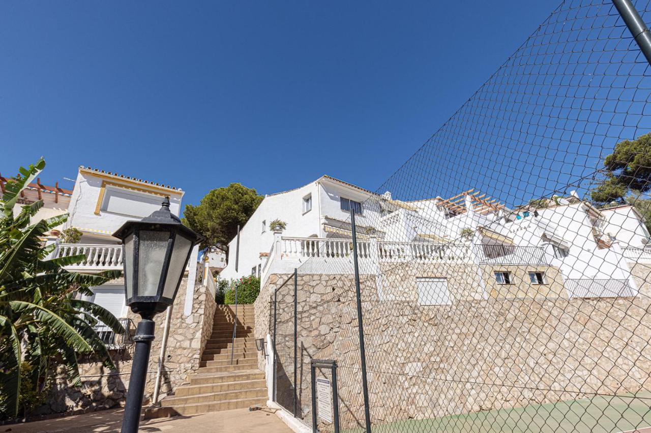 Quaint 2 Bedroom Townhouse With Pool Close To Sea! Benalmádena Exteriör bild