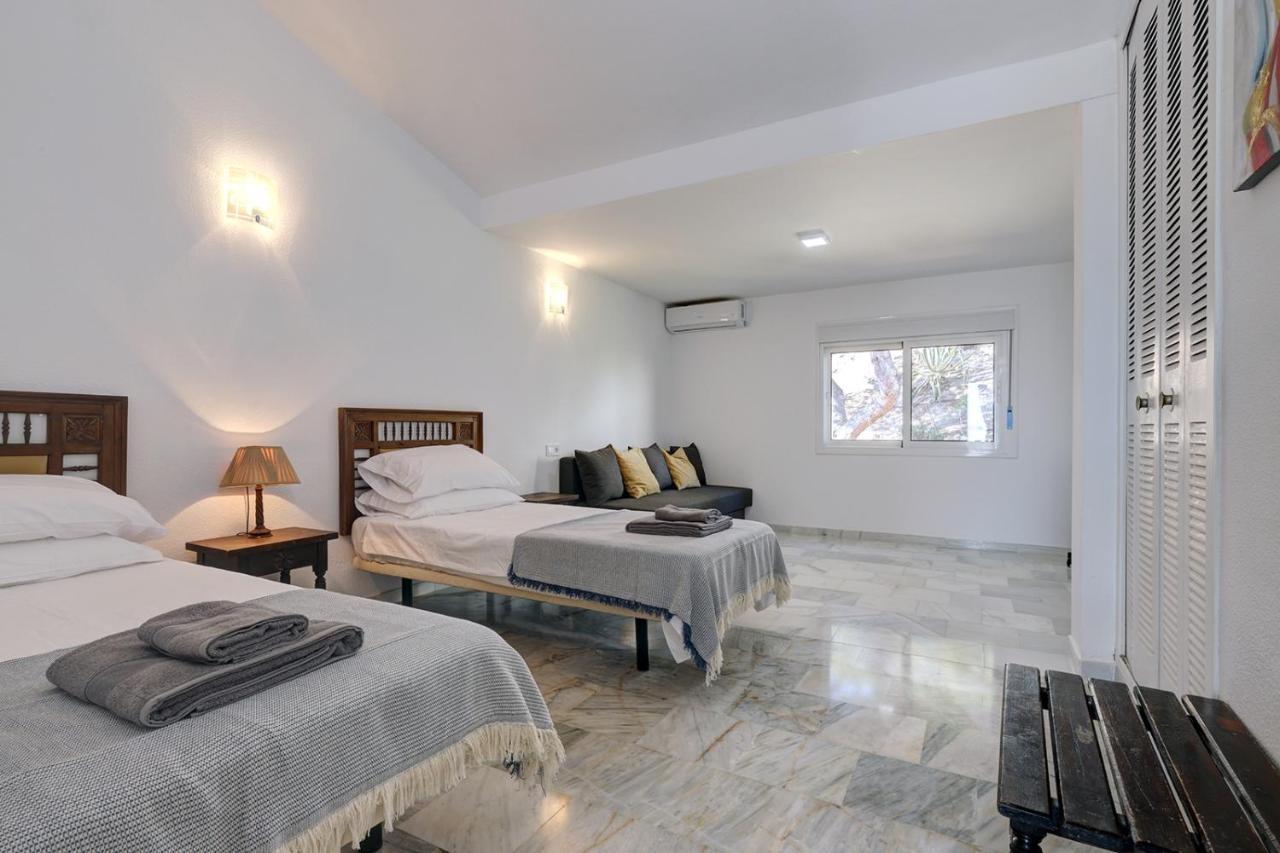 Quaint 2 Bedroom Townhouse With Pool Close To Sea! Benalmádena Exteriör bild