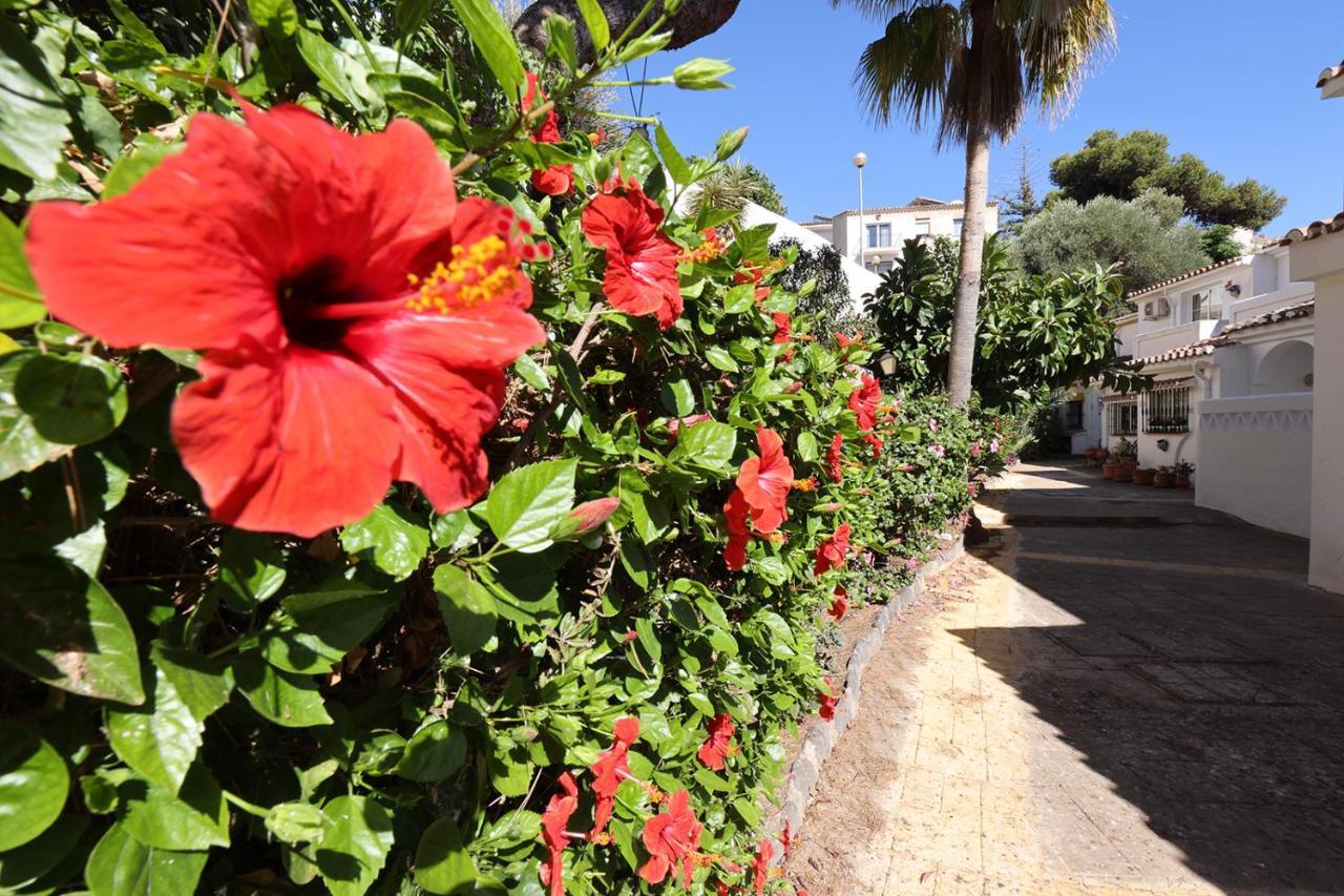Quaint 2 Bedroom Townhouse With Pool Close To Sea! Benalmádena Exteriör bild